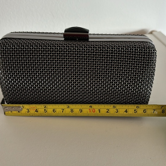 Metallic clutch with hidden straps - Picture 7 of 8